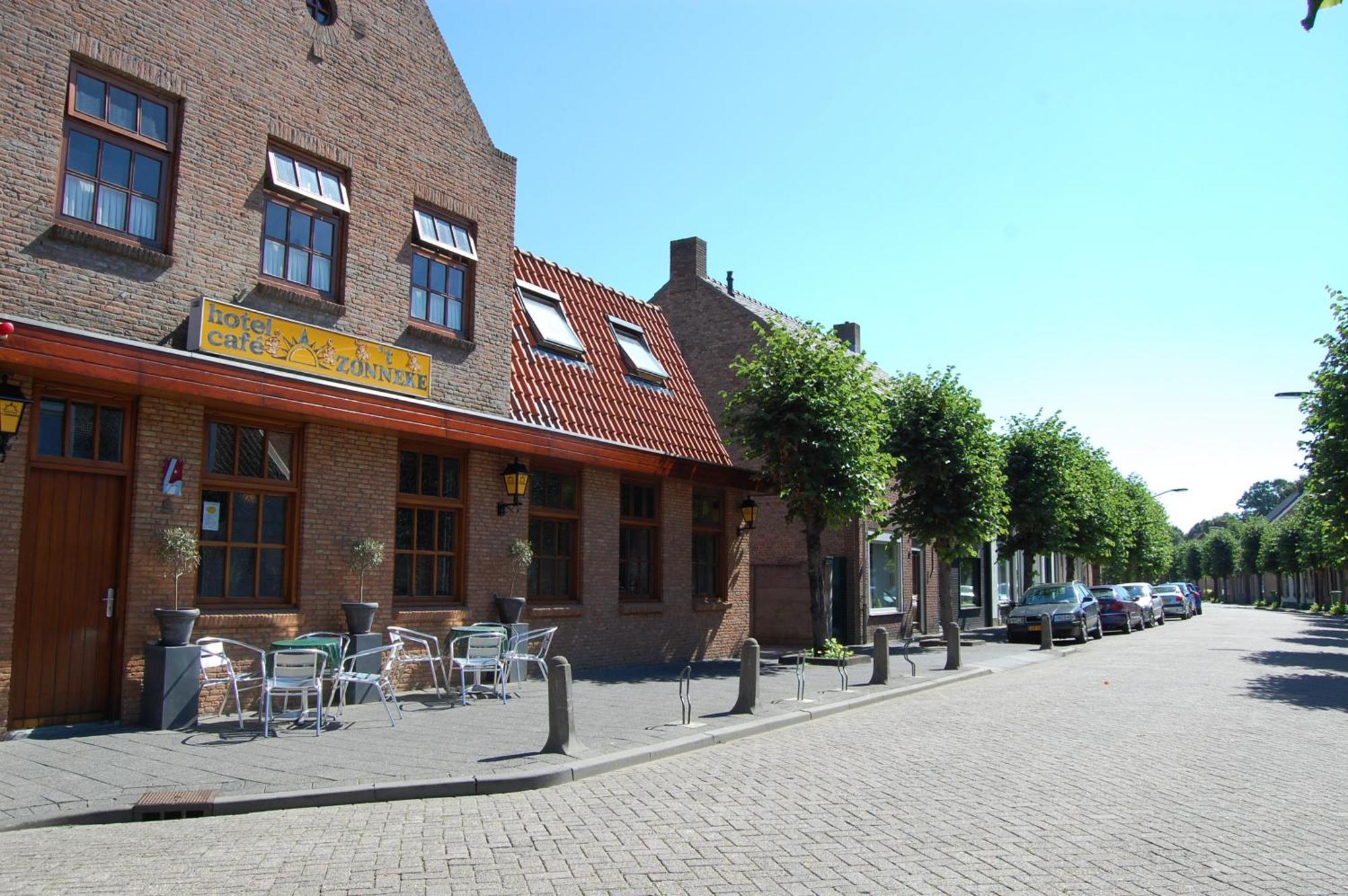 Hotel Cafe 'T Zonneke Oosterhout  Exterior photo